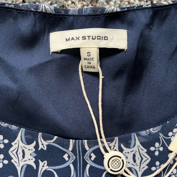 Max Studio Floral Navy Shift Dress, Small, New with Tags; Adorable Summer dress - Picture 5 of 15
